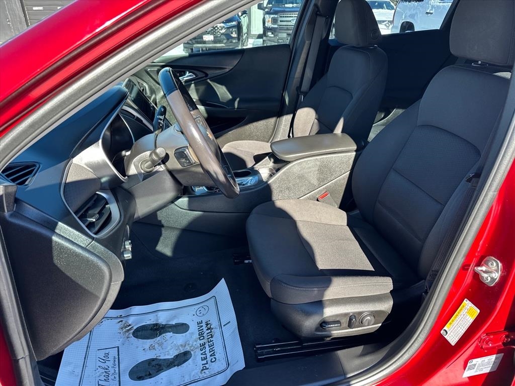 Chevrolet Malibu 4dr Sdn RS 2021