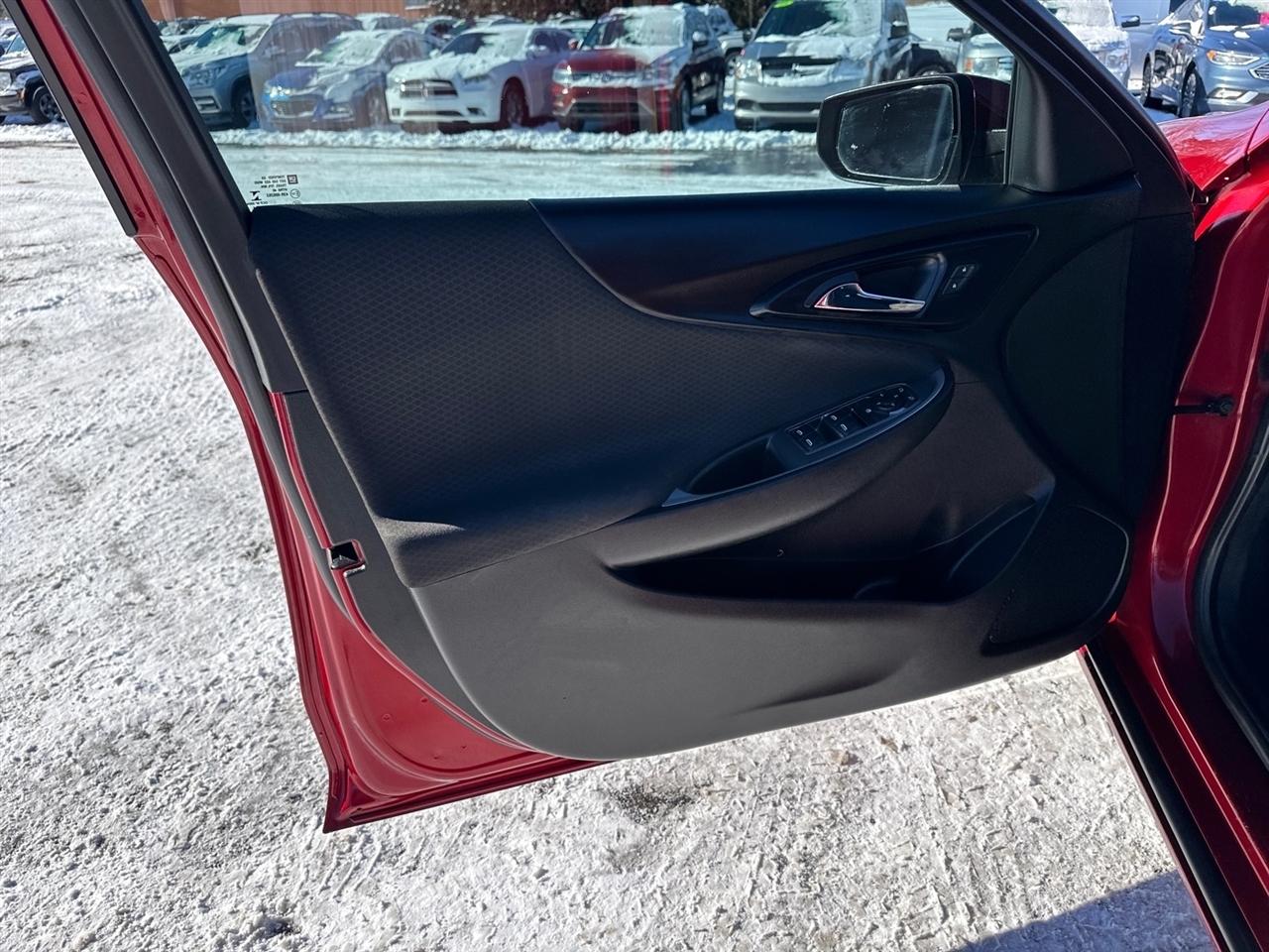 Chevrolet Malibu 4dr Sdn RS 2021