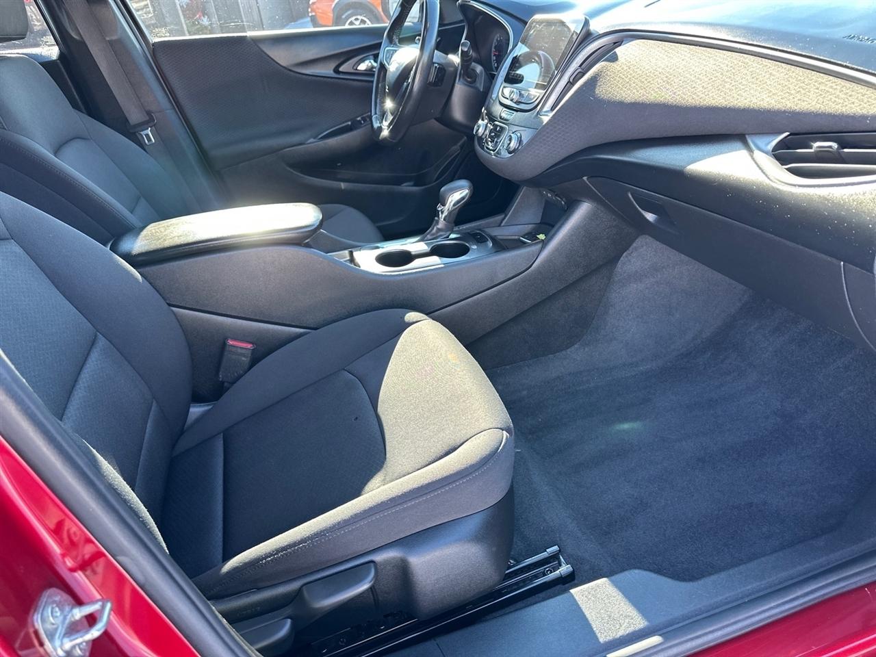 Chevrolet Malibu 4dr Sdn RS 2021