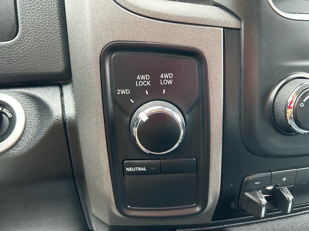 RAM 2500 Tradesman 4x4 Crew Cab 6'4" Box 2018