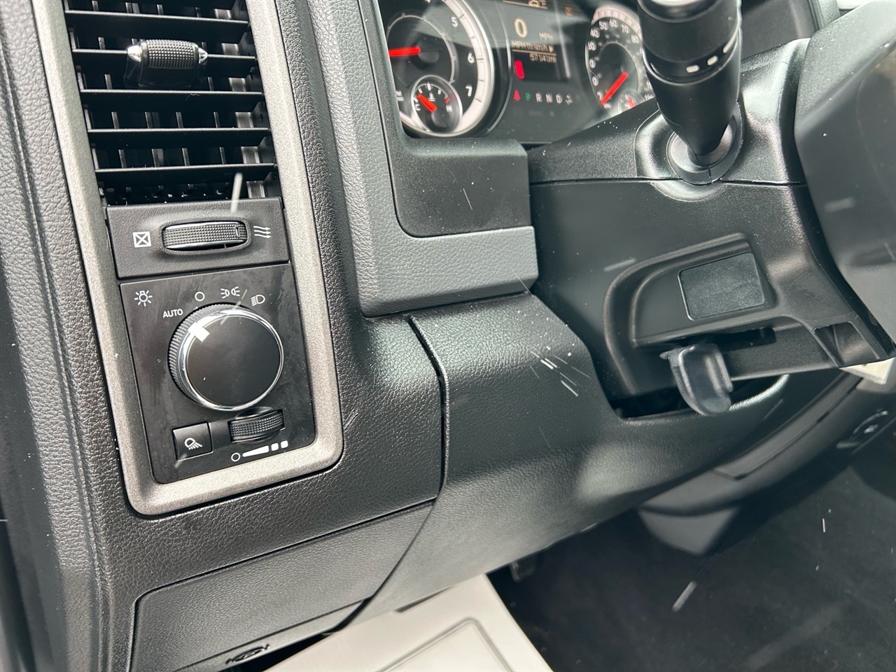 RAM 2500 Tradesman 4x4 Crew Cab 6'4" Box 2018