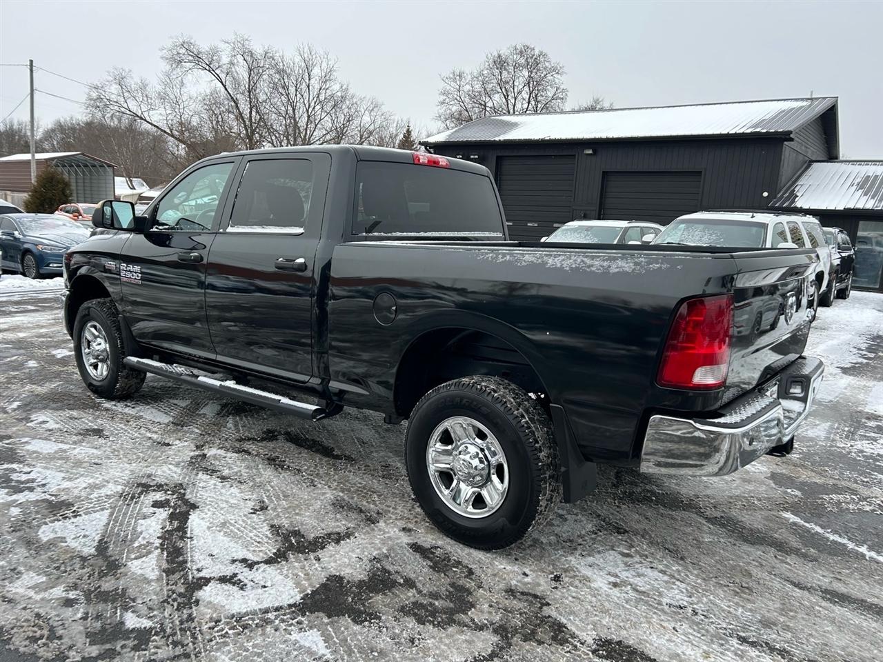 RAM 2500 Tradesman 4x4 Crew Cab 6'4" Box 2018