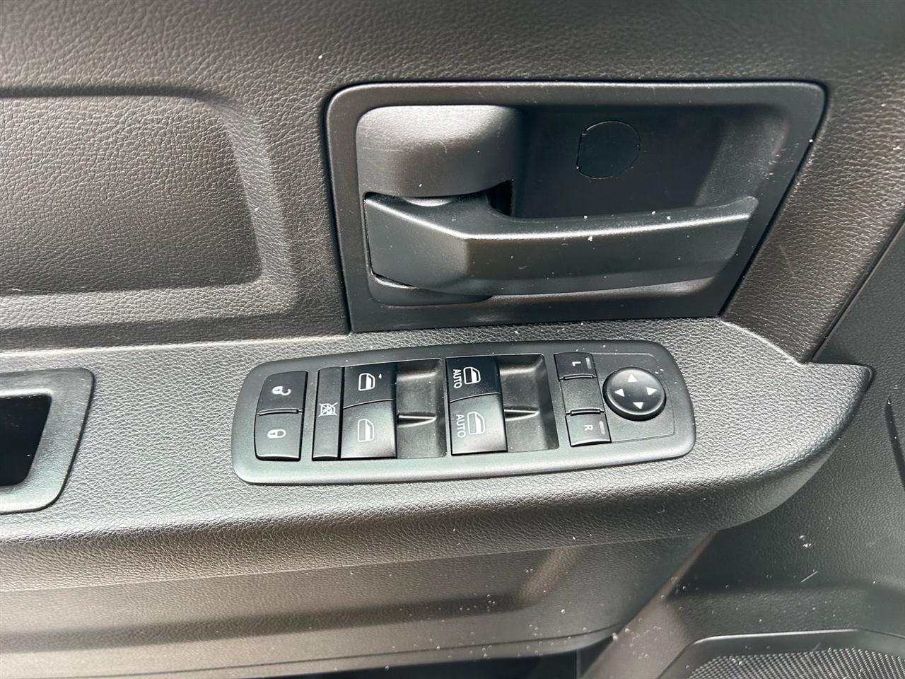 RAM 2500 Tradesman 4x4 Crew Cab 6'4" Box 2018