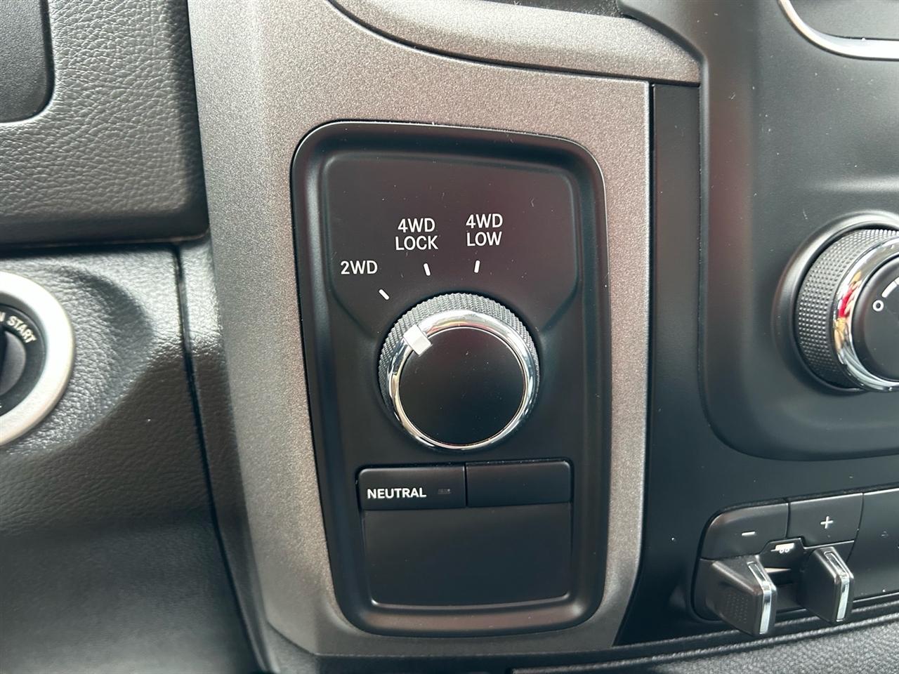 RAM 2500 Tradesman 4x4 Crew Cab 6'4" Box 2018