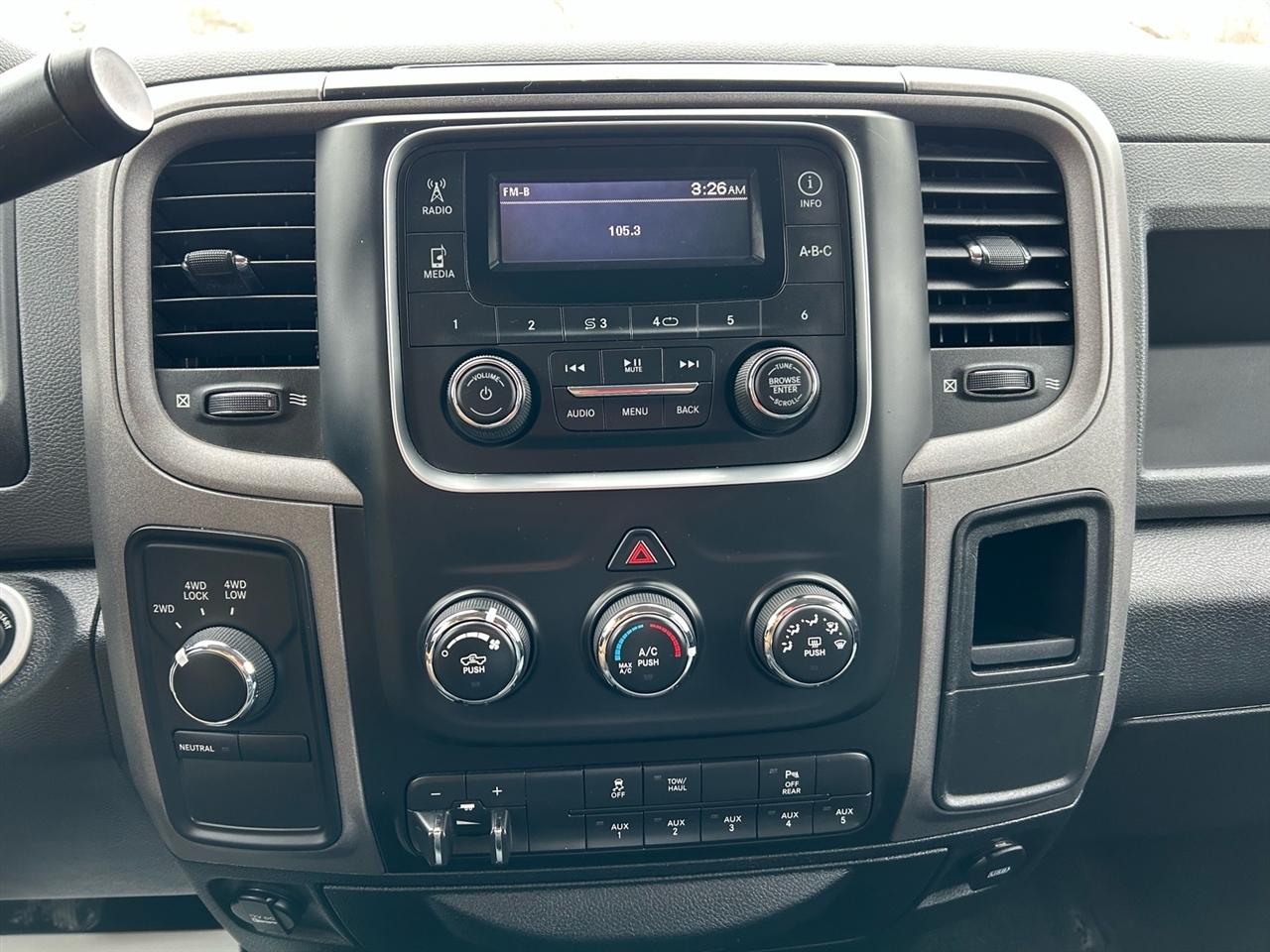 RAM 2500 Tradesman 4x4 Crew Cab 6'4" Box 2018