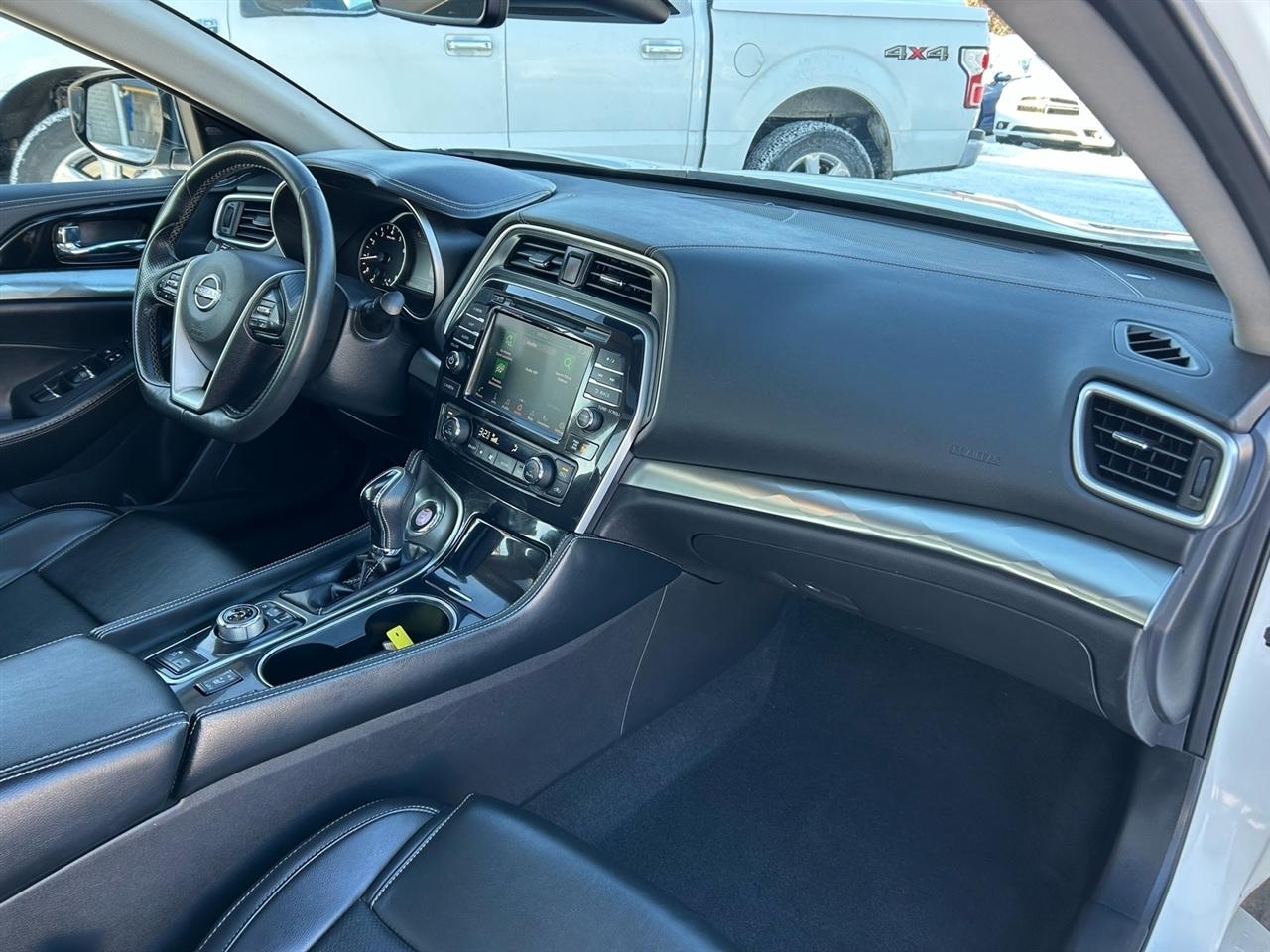 Nissan Maxima SL Sedan 2023