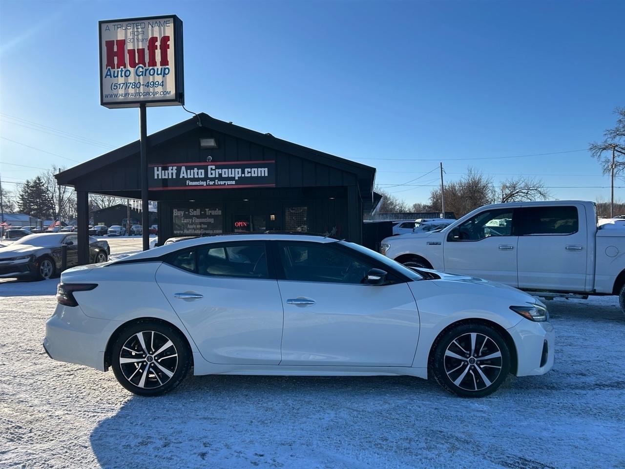 Nissan Maxima SL Sedan 2023