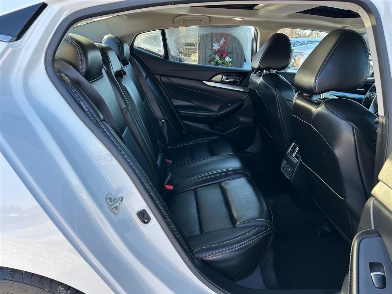 Nissan Maxima SL Sedan 2023