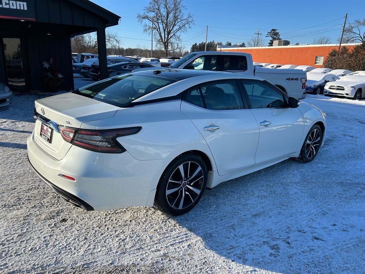 Nissan Maxima SL Sedan 2023