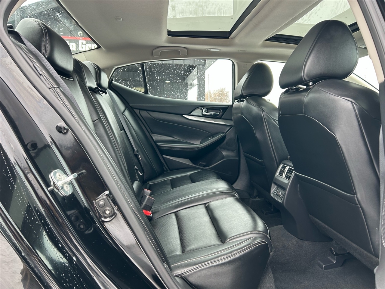 Nissan Maxima SL Sedan 2023