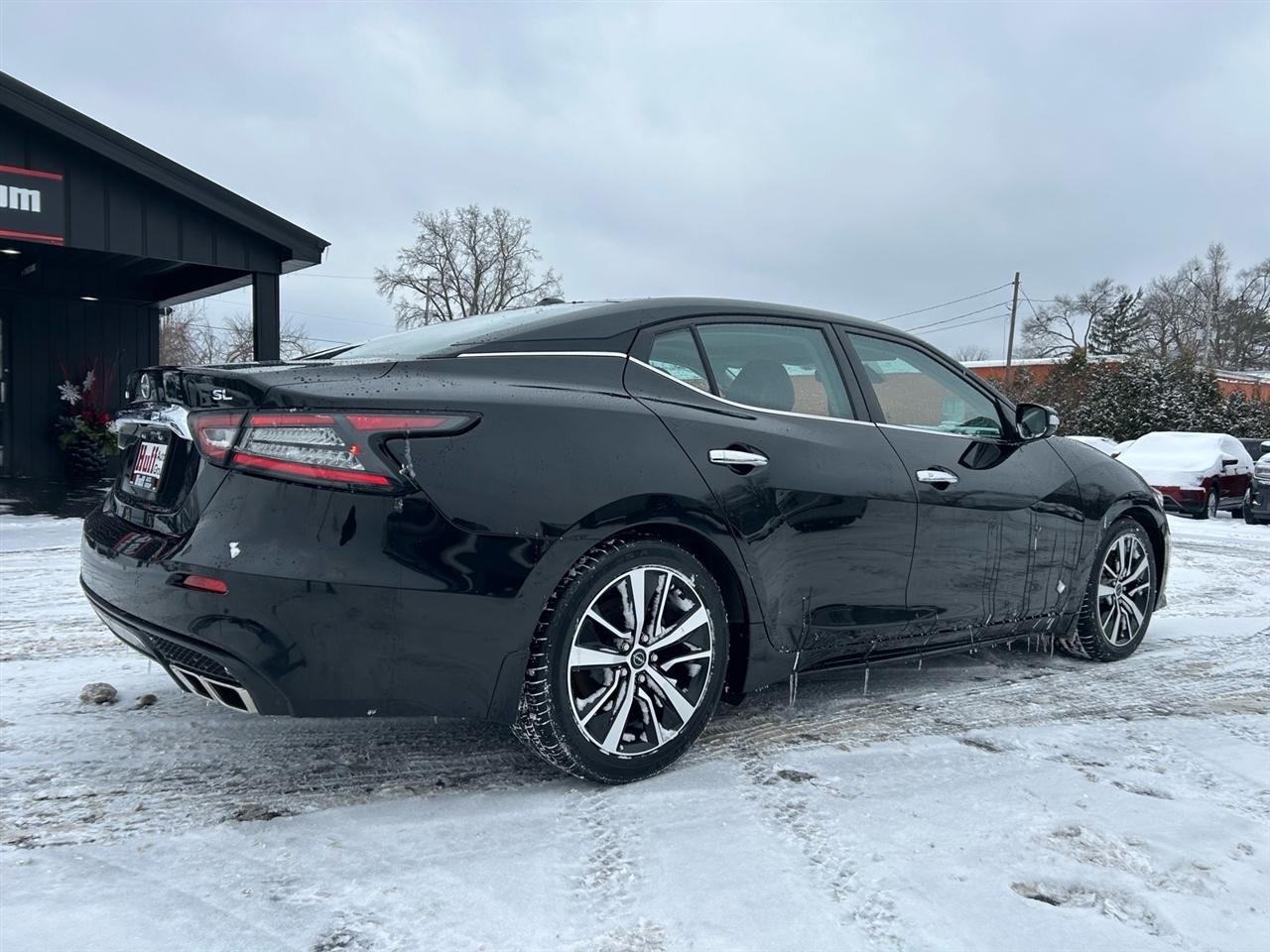 Nissan Maxima SL Sedan 2023