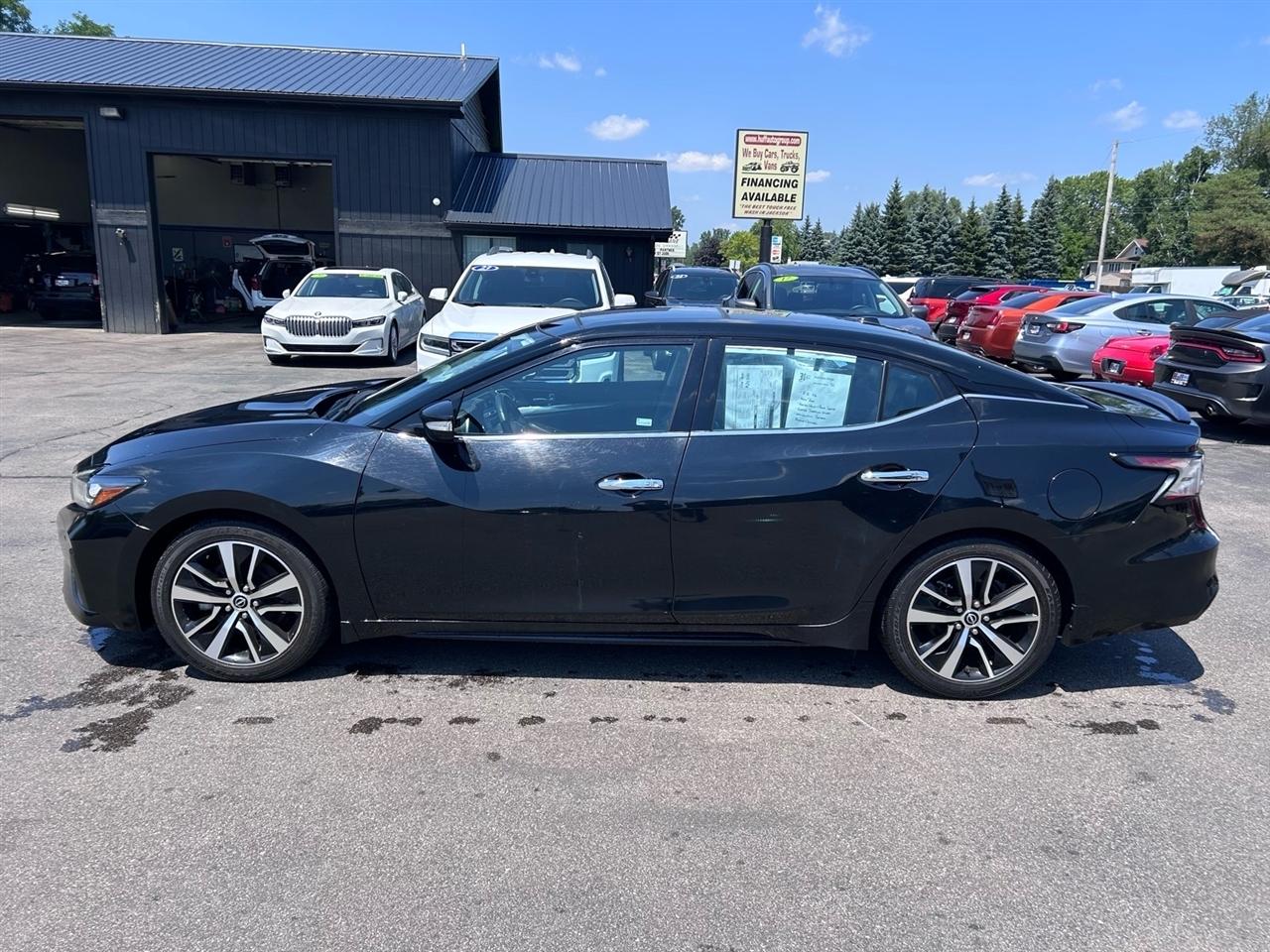 Nissan Maxima SL Sedan 2023