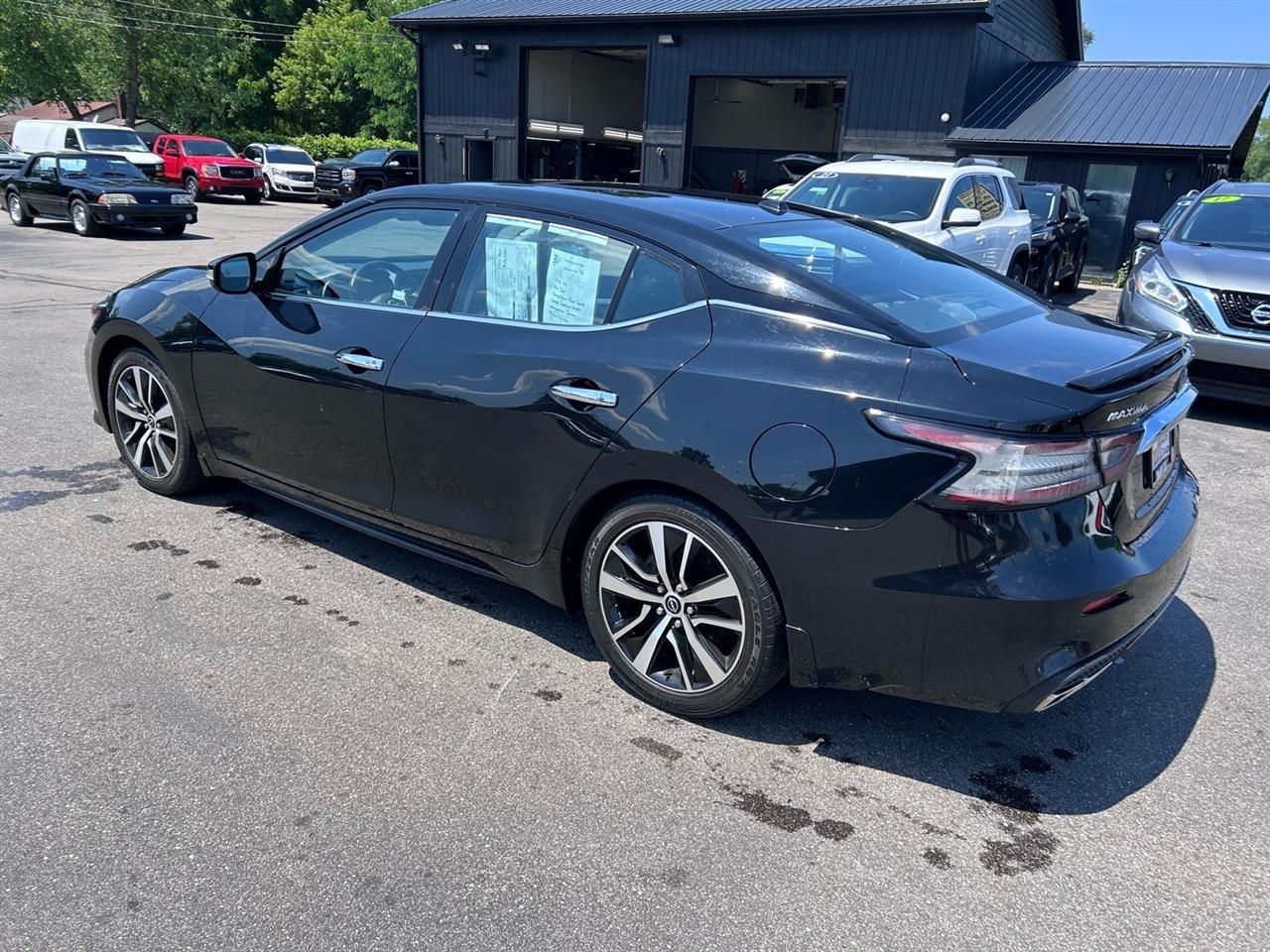 Nissan Maxima SL Sedan 2023