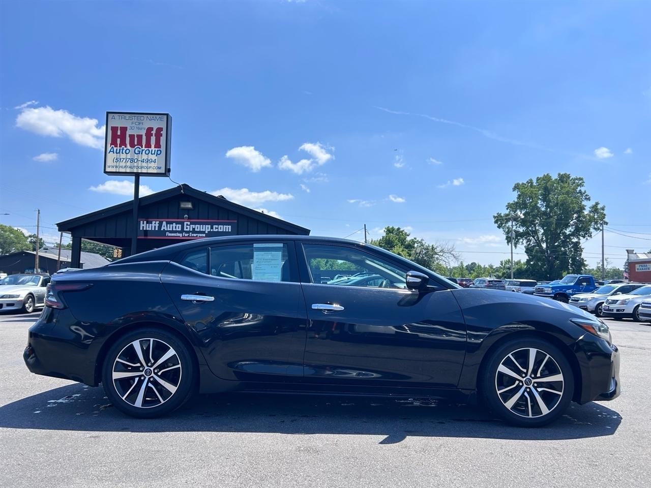 Nissan Maxima SL Sedan 2023