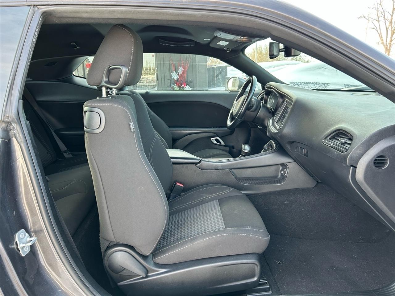 Dodge Challenger SXT RWD 2021