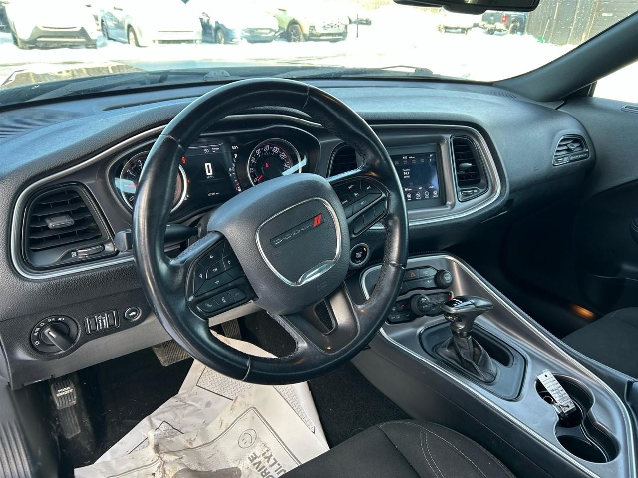 Dodge Challenger SXT RWD 2021