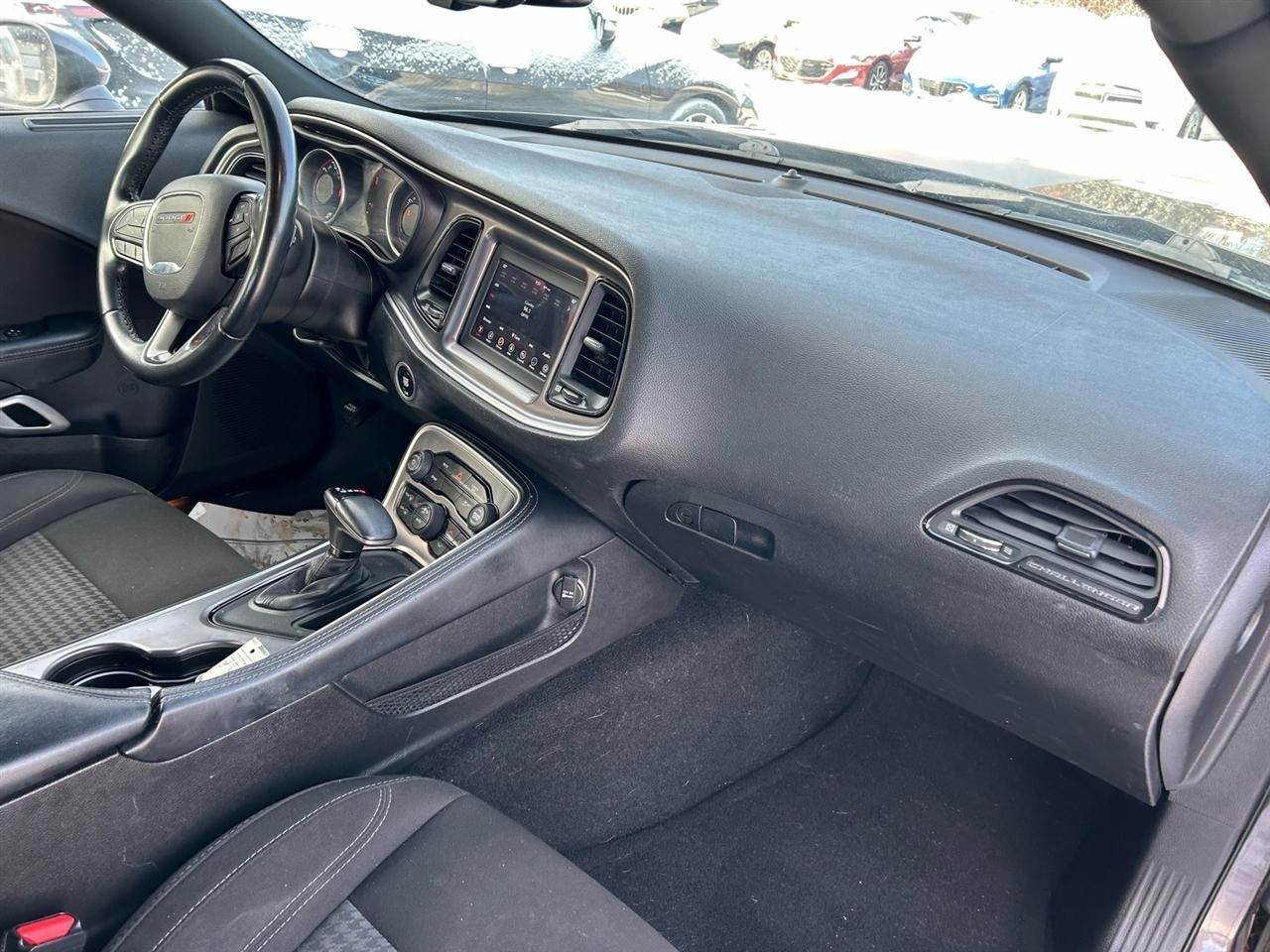 Dodge Challenger SXT RWD 2021