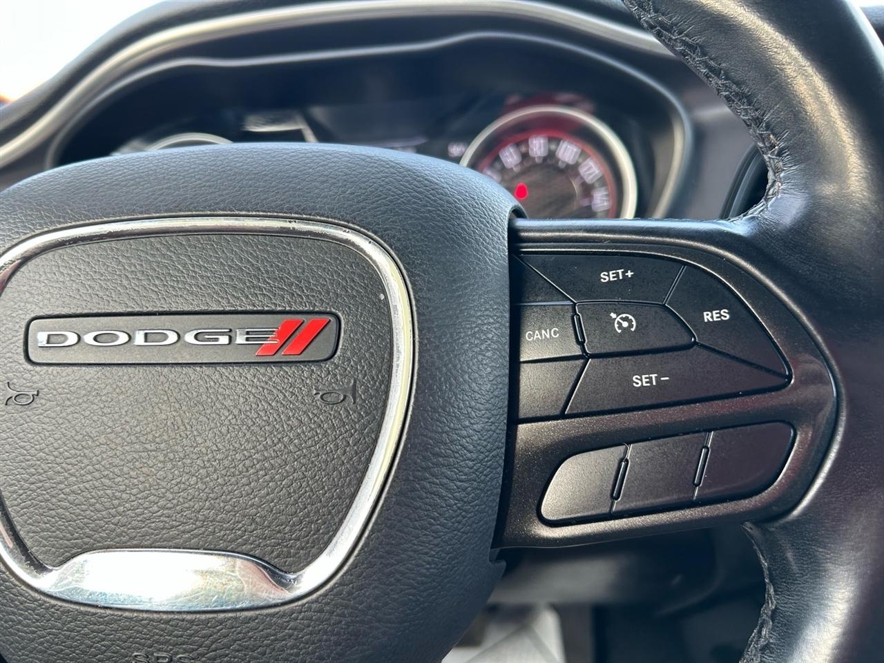 Dodge Challenger SXT RWD 2021