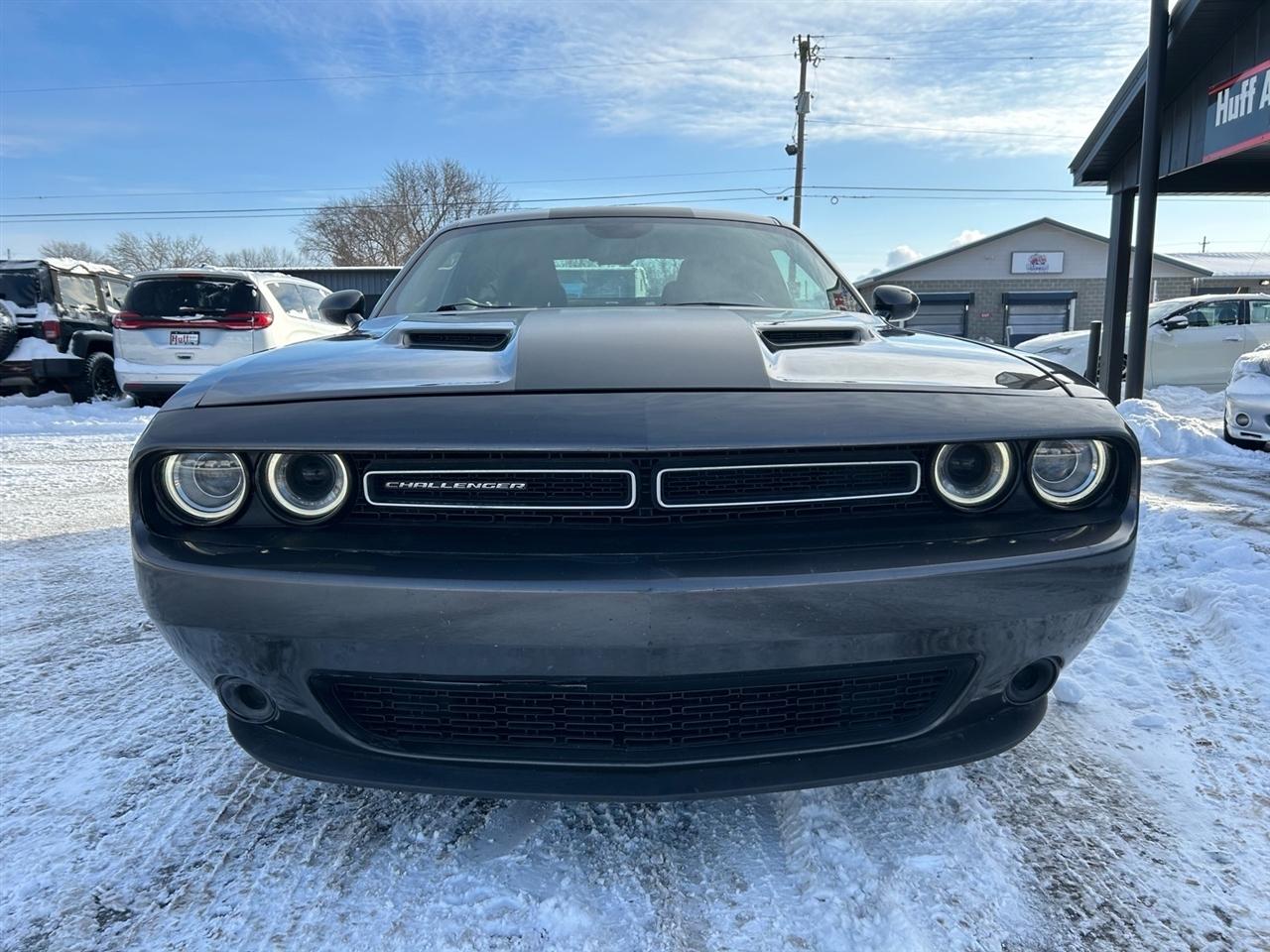 Dodge Challenger SXT RWD 2021