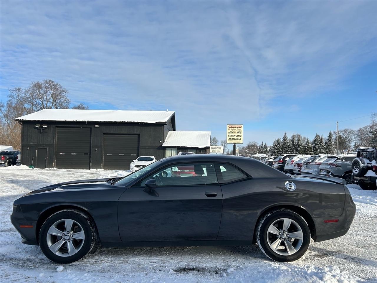 Dodge Challenger SXT RWD 2021