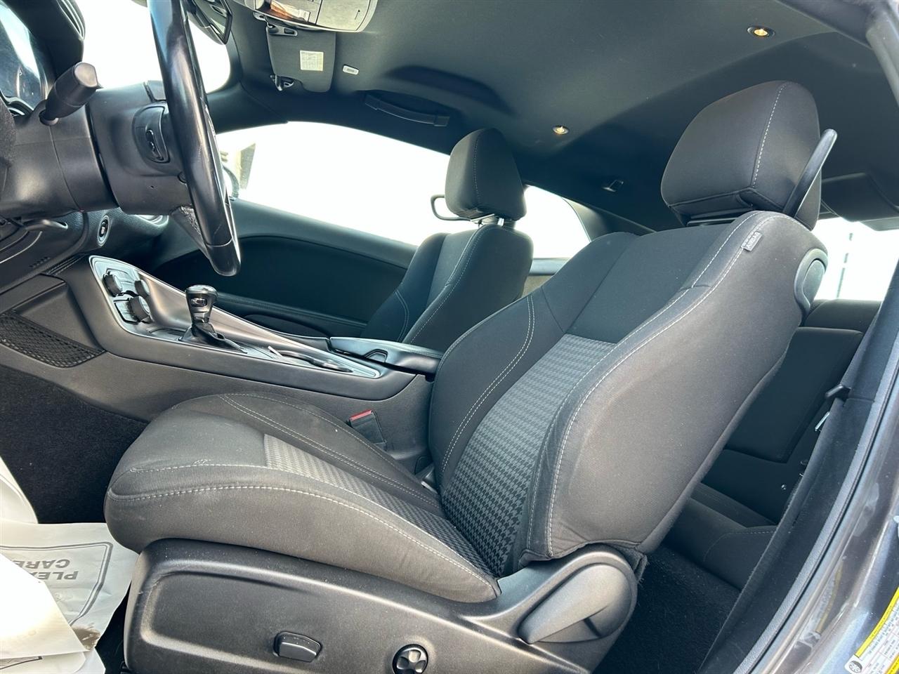 Dodge Challenger SXT RWD 2021