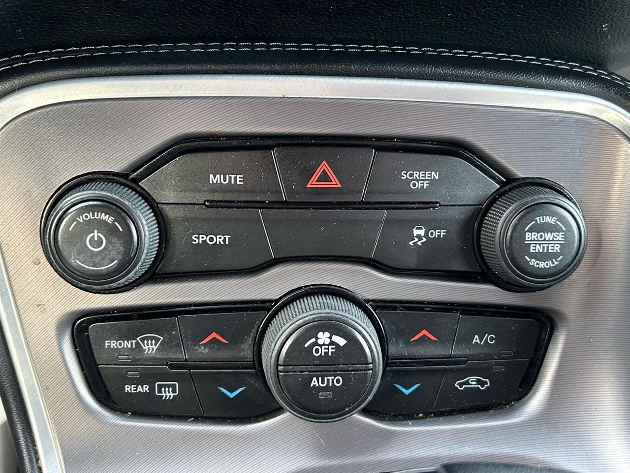 Dodge Challenger SXT RWD 2021