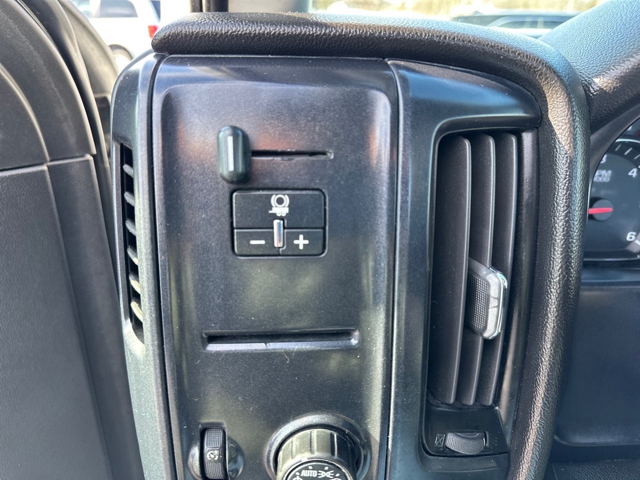 Chevrolet Silverado 2500HD 2WD Reg Cab 133.6" Work Truck 2015