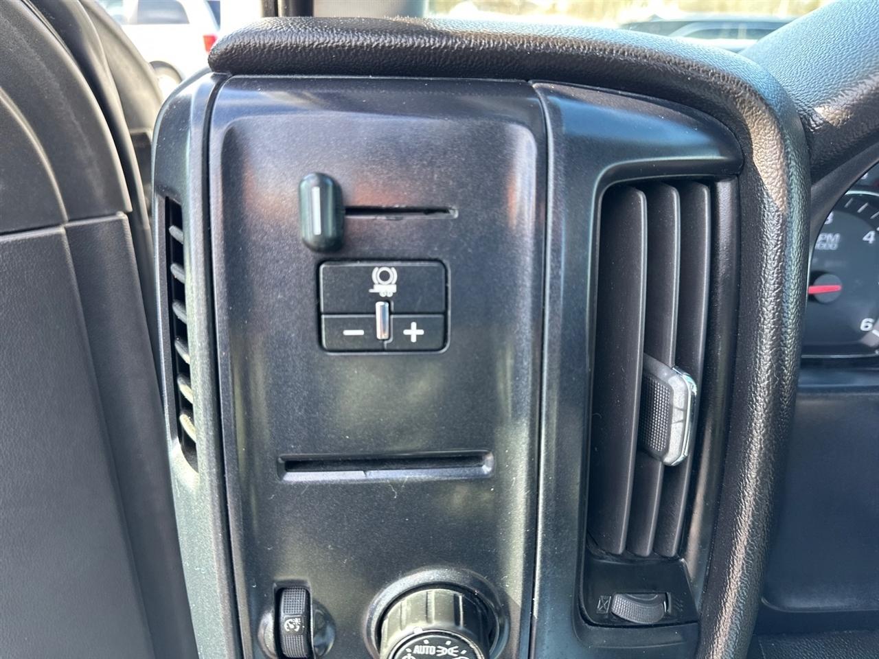 Chevrolet Silverado 2500HD 2WD Reg Cab 133.6" Work Truck 2015