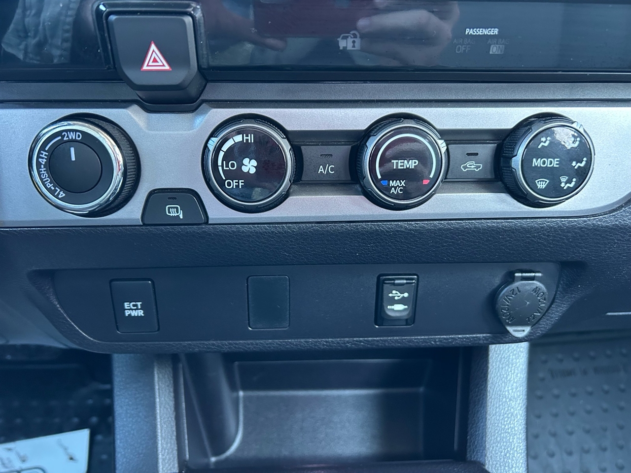 Toyota Tacoma 4WD Access Cab V6 AT TRD Off Road (Natl) 2016