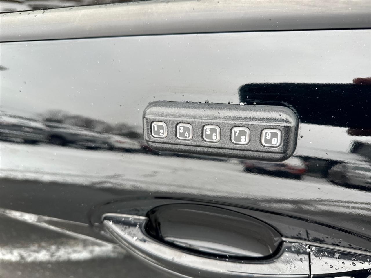 Ford C-Max Energi SE FWD 2017