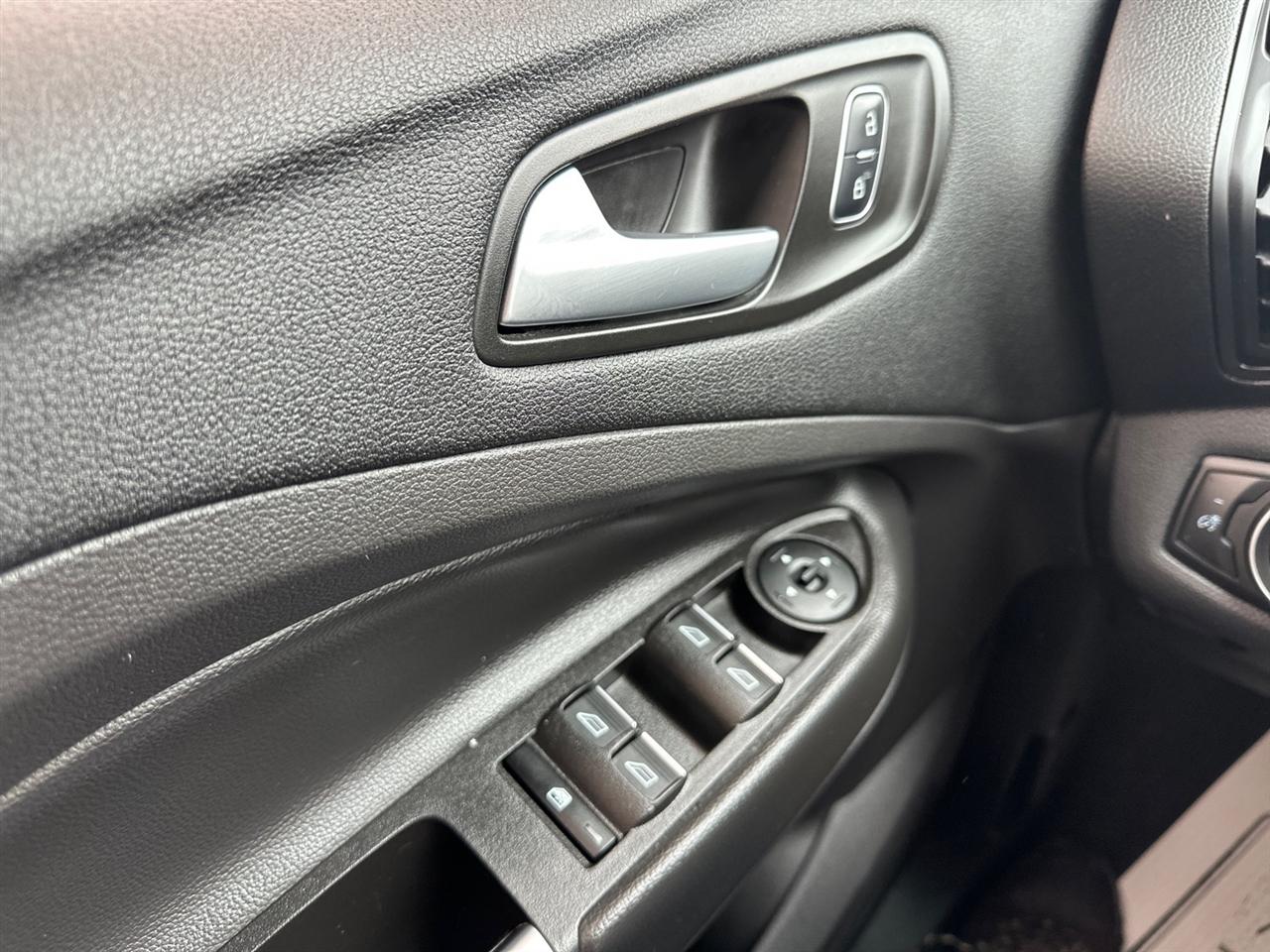 Ford C-Max Energi SE FWD 2017