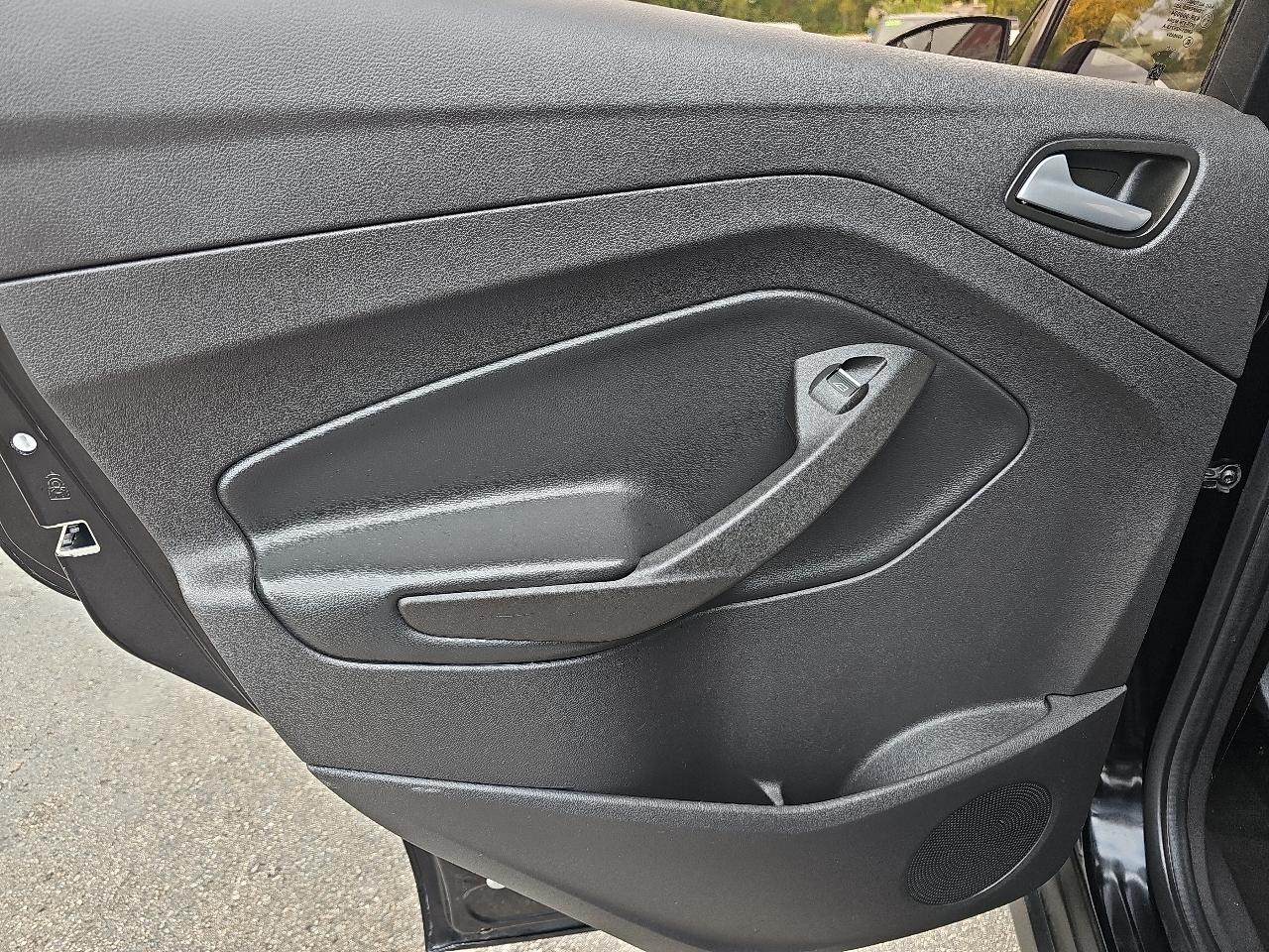 Ford C-Max Energi SE FWD 2017