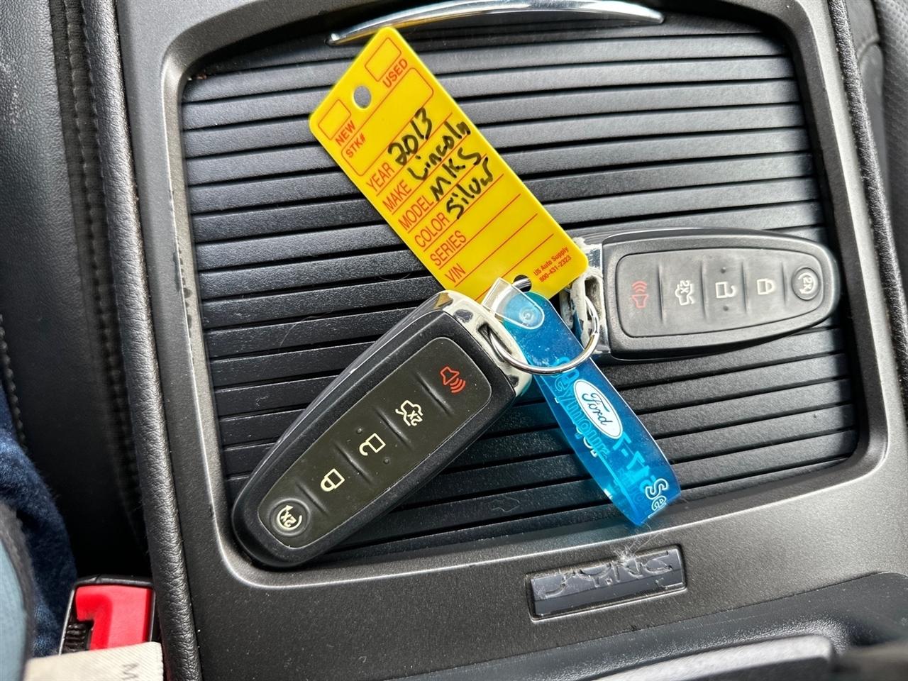 Lincoln MKS 4dr Sdn 3.7L FWD 2013