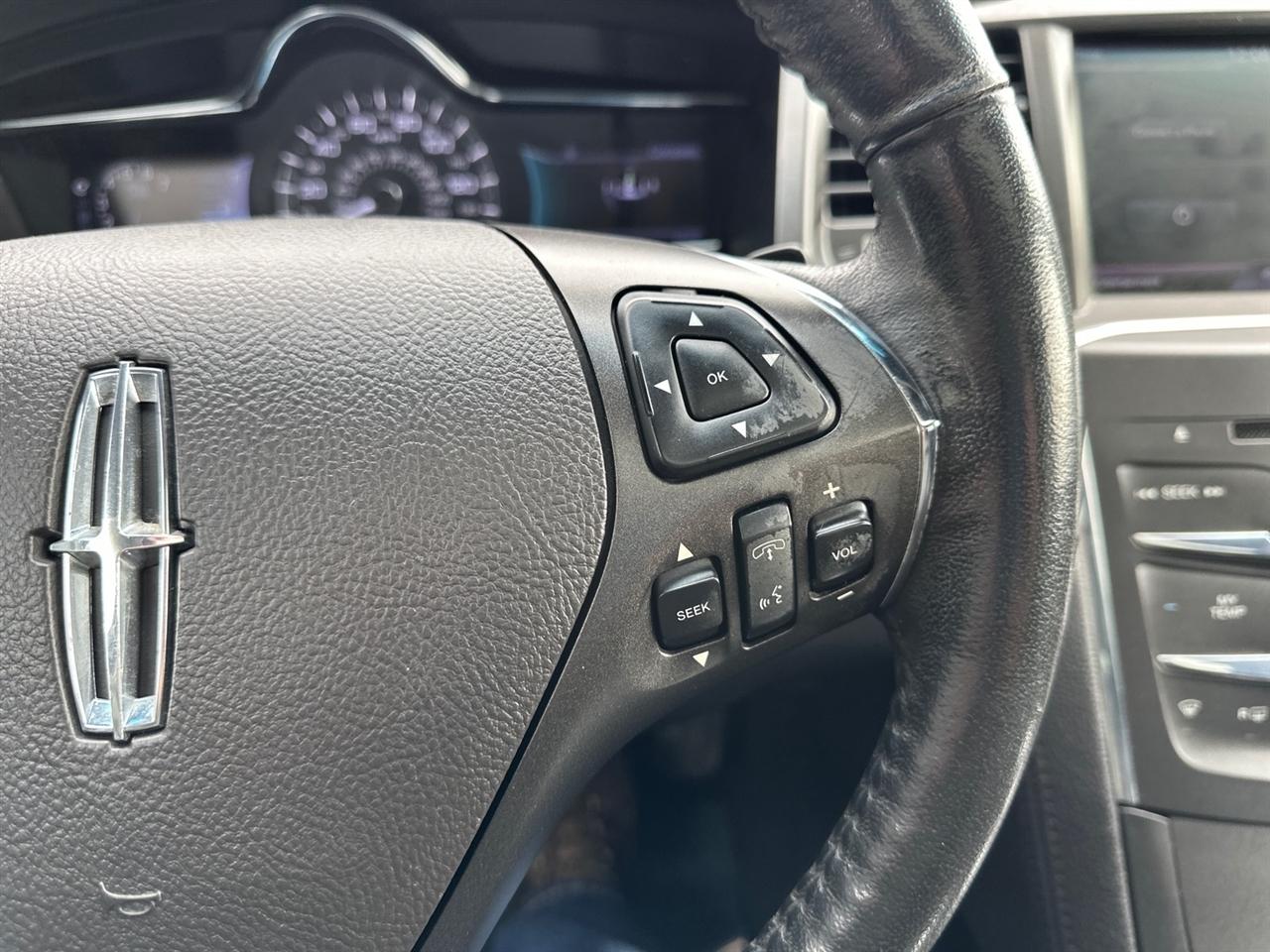 Lincoln MKS 4dr Sdn 3.7L FWD 2013