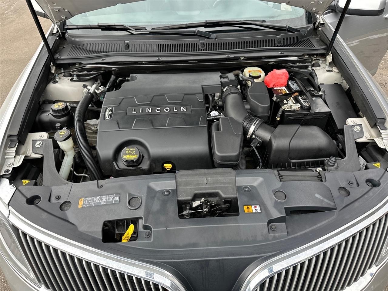 Lincoln MKS 4dr Sdn 3.7L FWD 2013