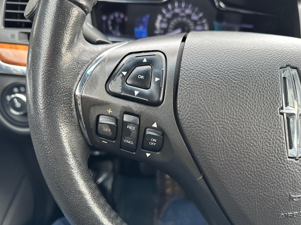 Lincoln MKS 4dr Sdn 3.7L FWD 2013