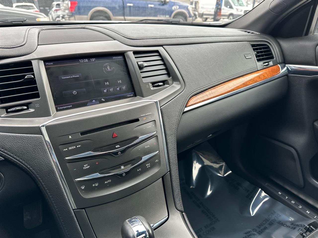 Lincoln MKS 4dr Sdn 3.7L FWD 2013