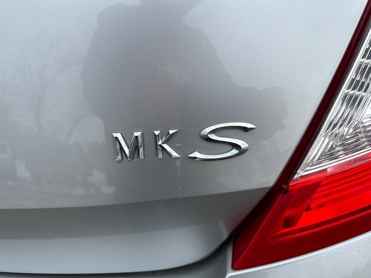 Lincoln MKS 4dr Sdn 3.7L FWD 2013