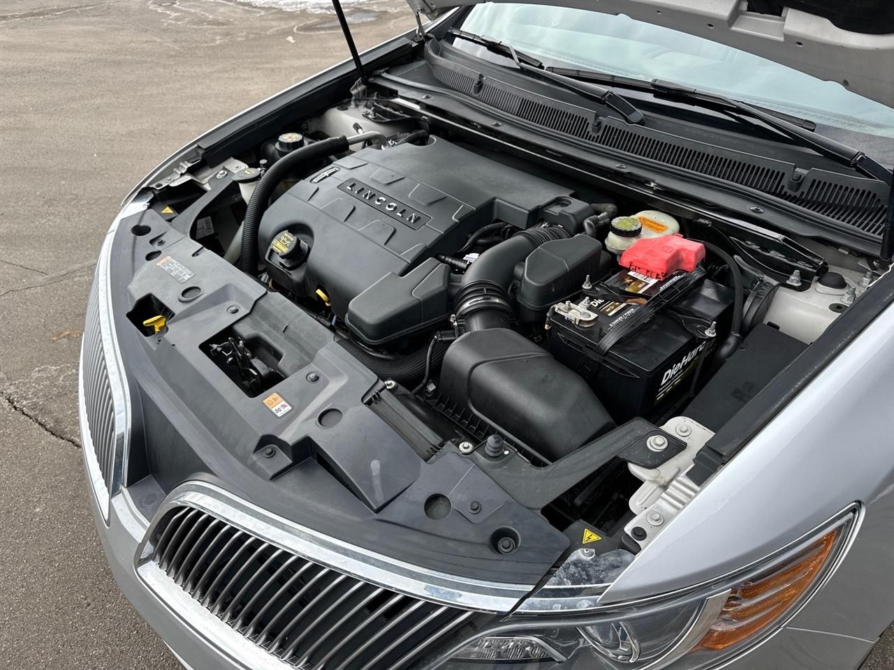 Lincoln MKS 4dr Sdn 3.7L FWD 2013