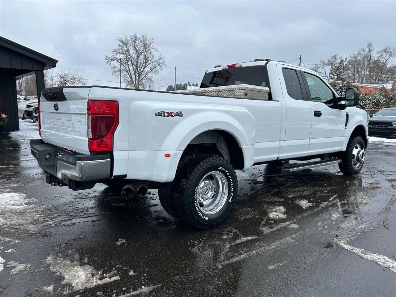 Ford Super Duty F-350 DRW LARIAT 4WD SuperCab 8' Box 2021
