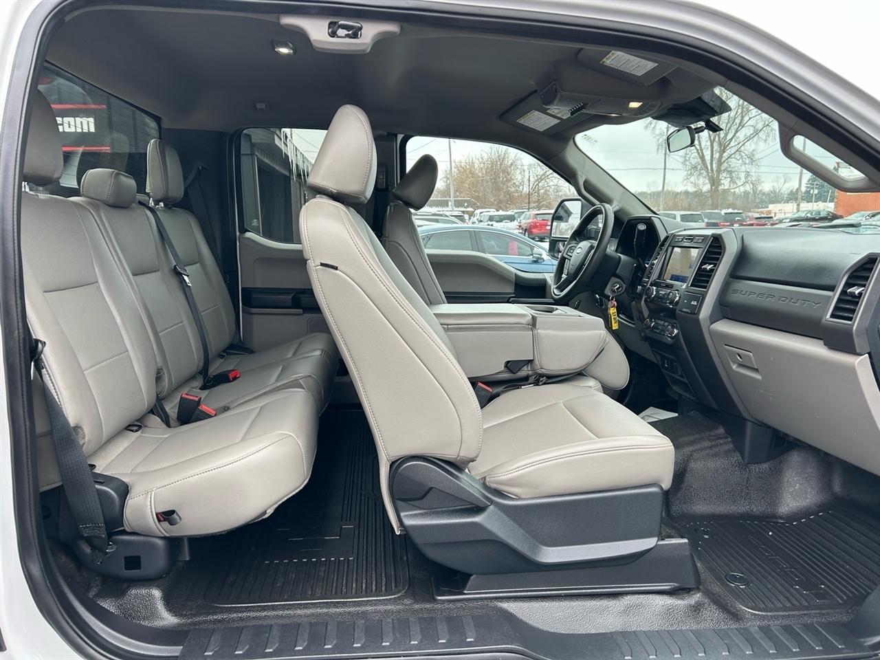 Ford Super Duty F-350 DRW LARIAT 4WD SuperCab 8' Box 2021