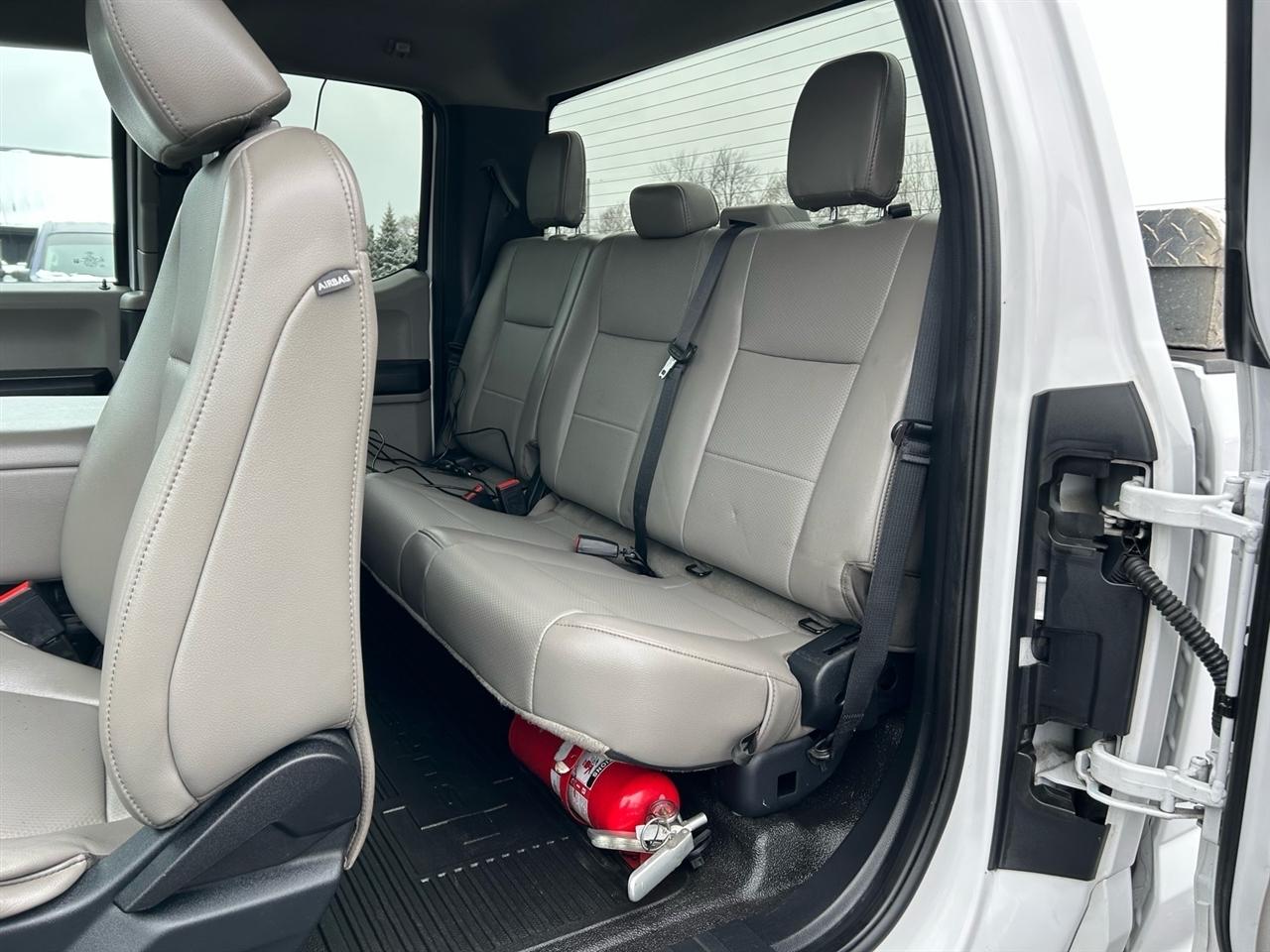 Ford Super Duty F-350 DRW LARIAT 4WD SuperCab 8' Box 2021