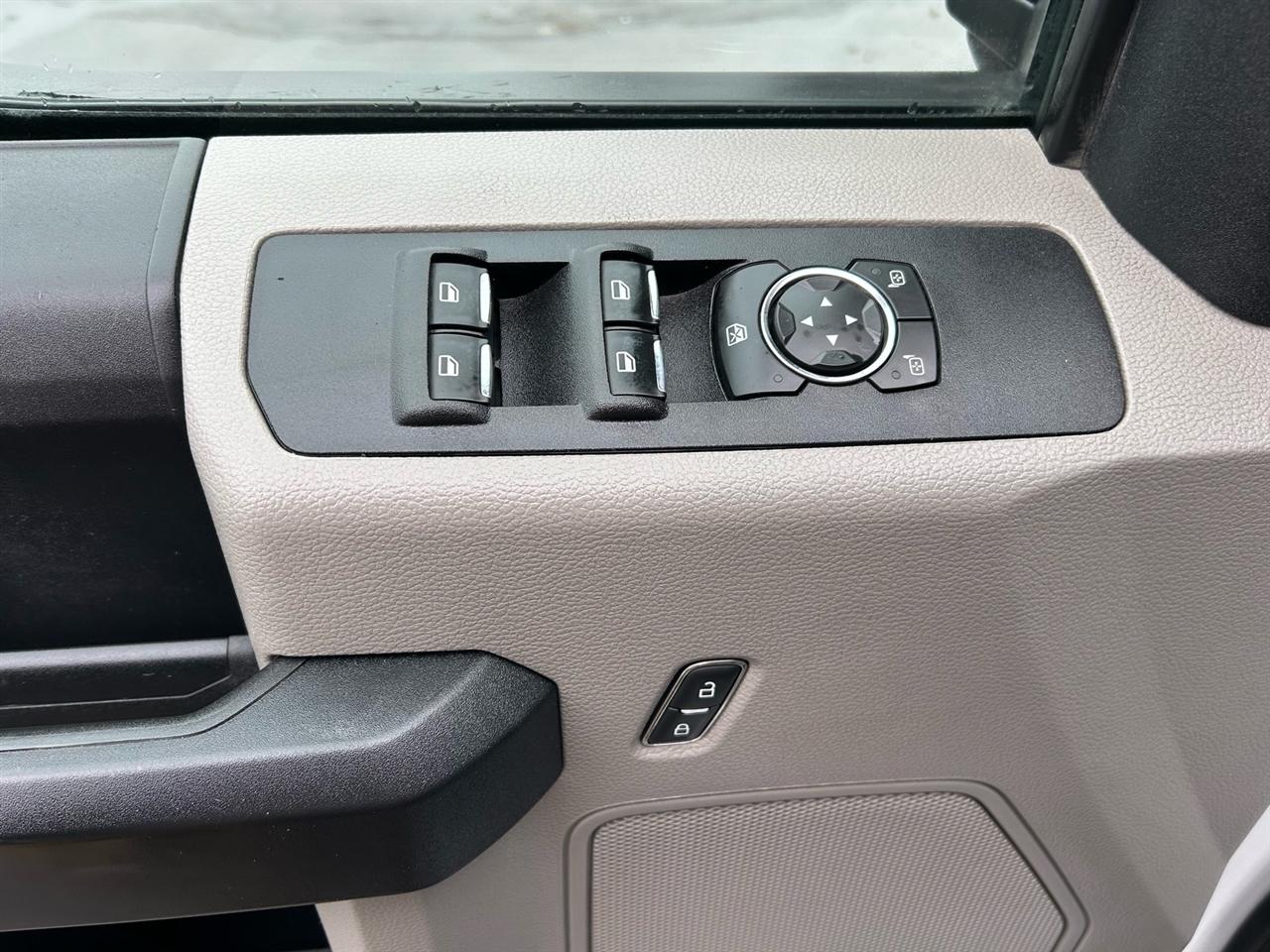 Ford Super Duty F-350 DRW LARIAT 4WD SuperCab 8' Box 2021