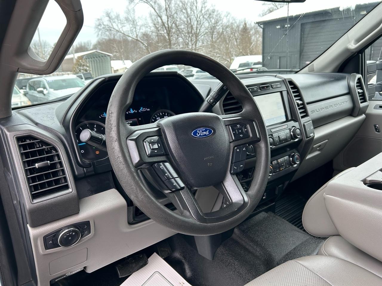 Ford Super Duty F-350 DRW LARIAT 4WD SuperCab 8' Box 2021