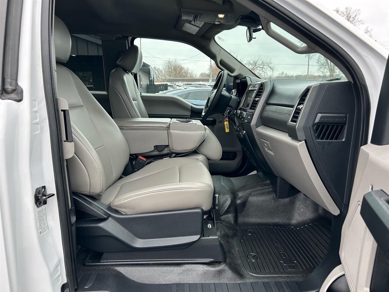 Ford Super Duty F-350 DRW LARIAT 4WD SuperCab 8' Box 2021