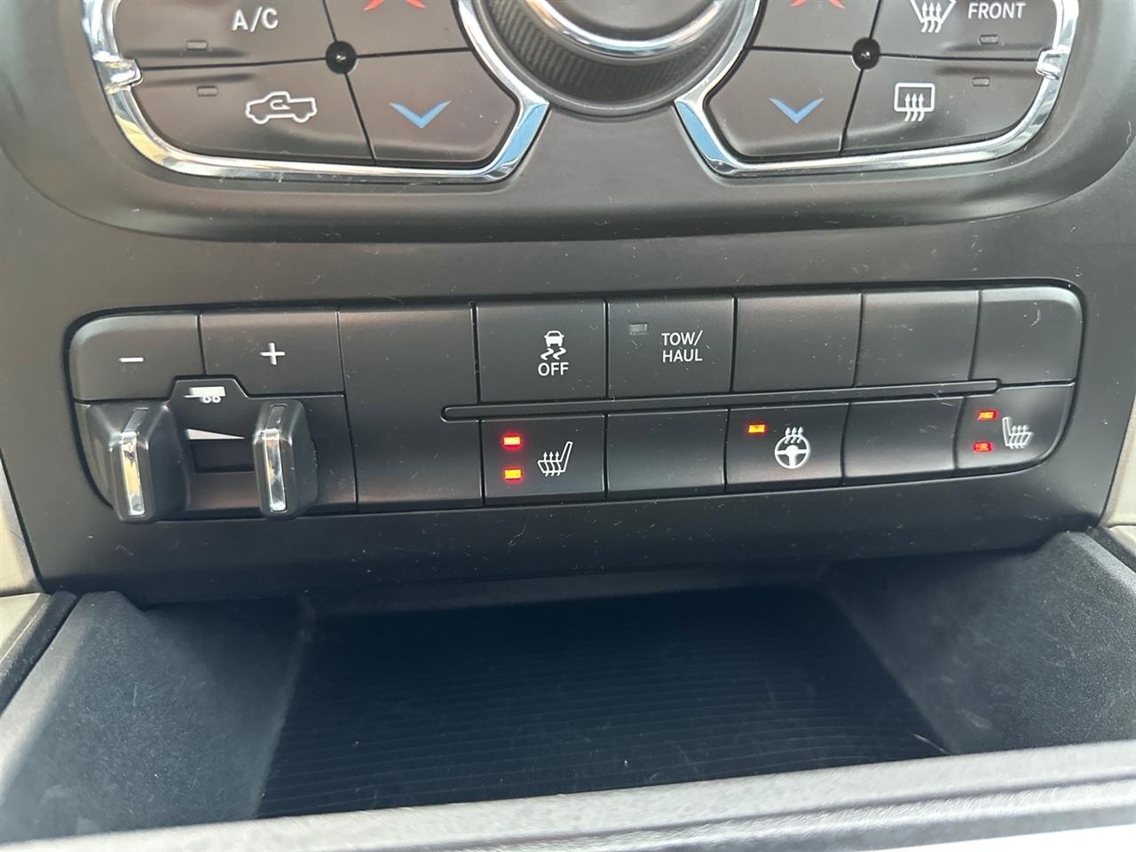 RAM 1500 Outdoorsman 4x4 Crew Cab 6'4" Box 2018