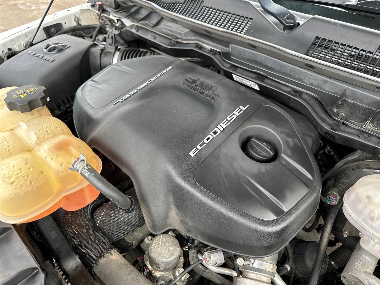 RAM 1500 Outdoorsman 4x4 Crew Cab 6'4" Box 2018