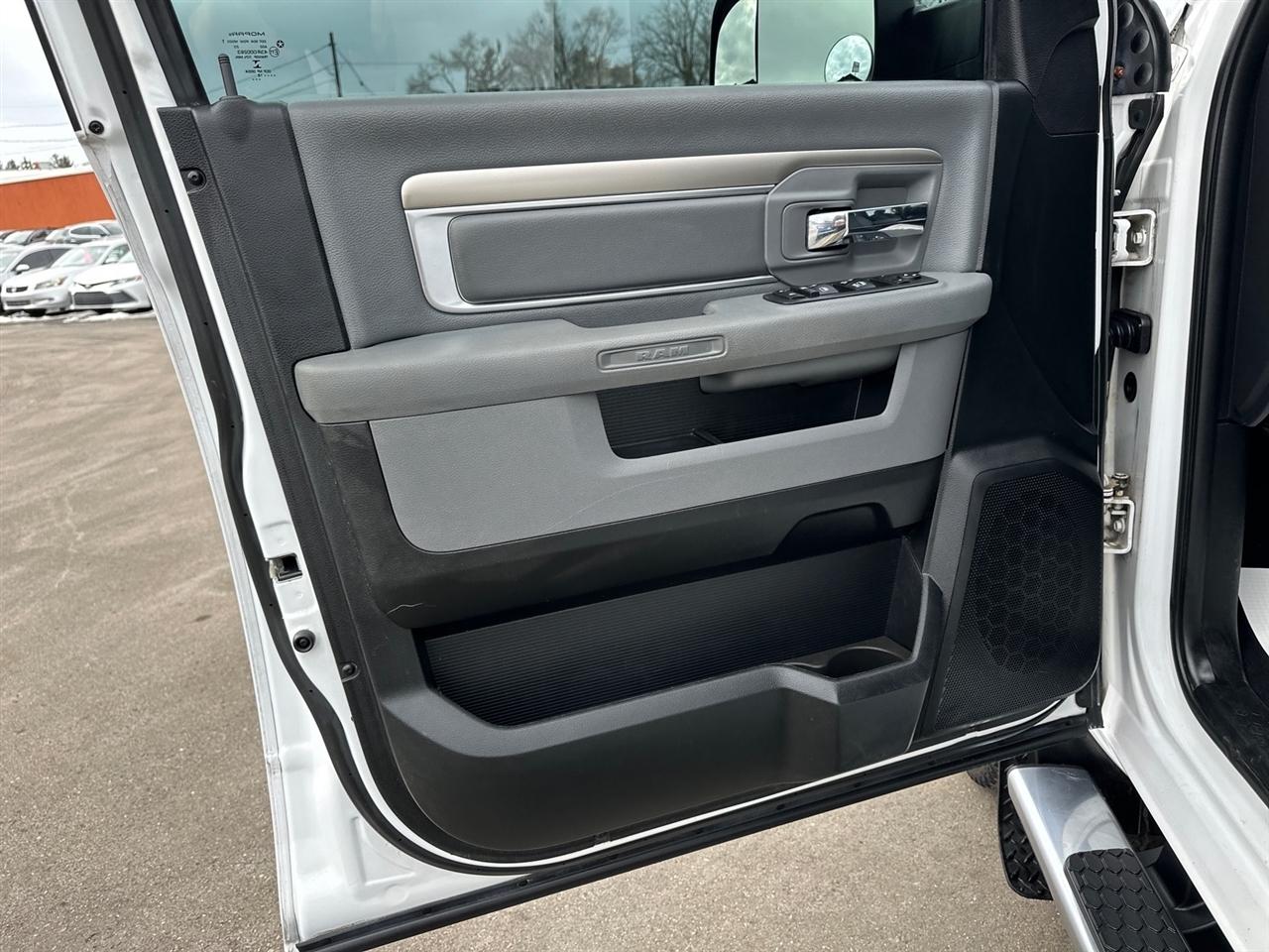 RAM 1500 Outdoorsman 4x4 Crew Cab 6'4" Box 2018