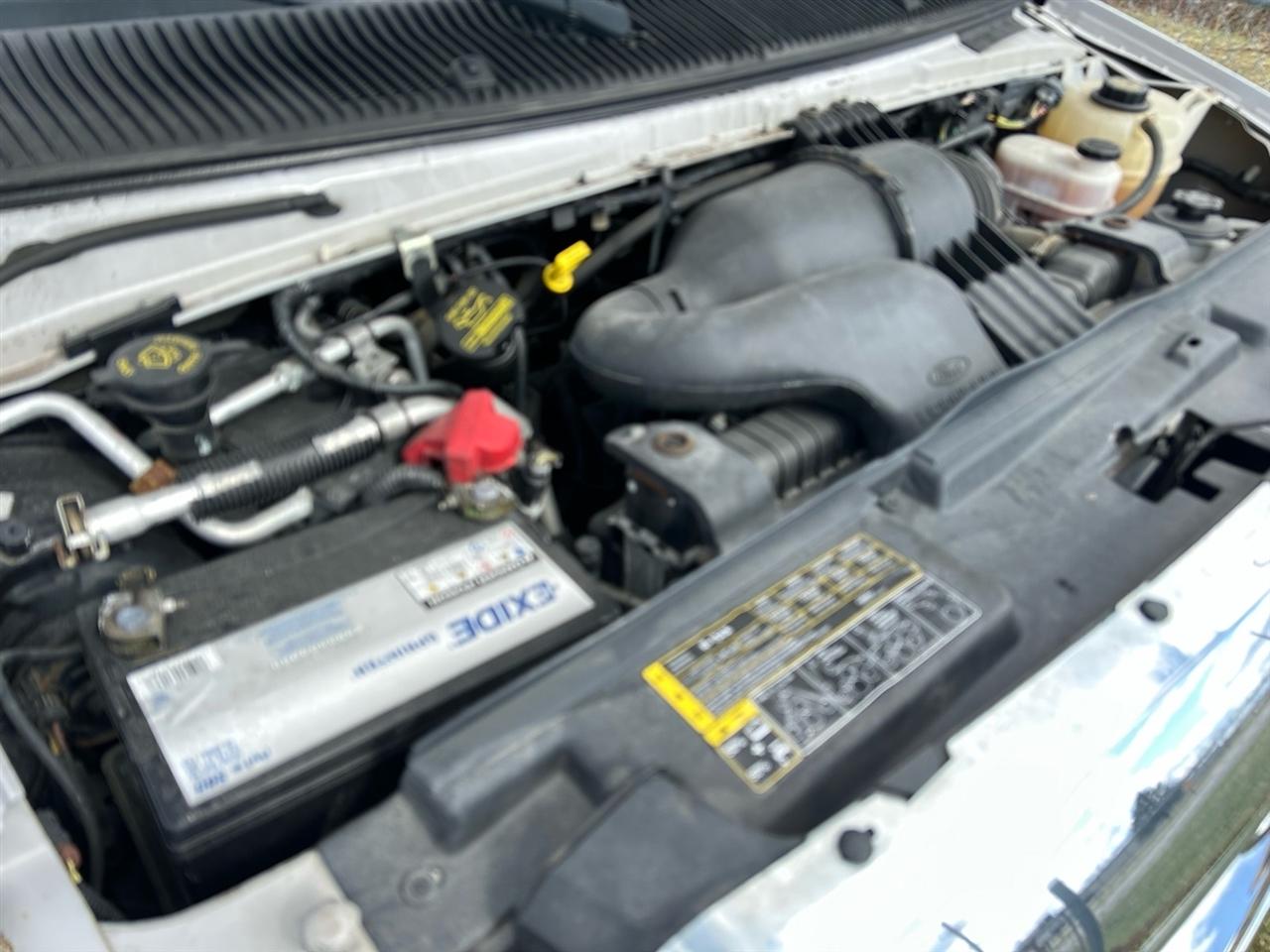 Ford Econoline Wagon E-350 Super Duty Ext XL 2011