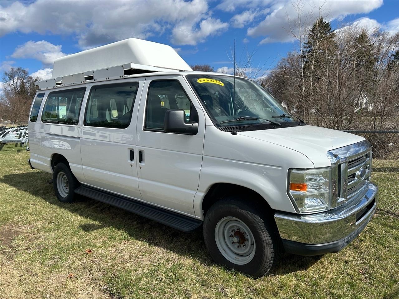 Ford Econoline Wagon E-350 Super Duty Ext XL 2011